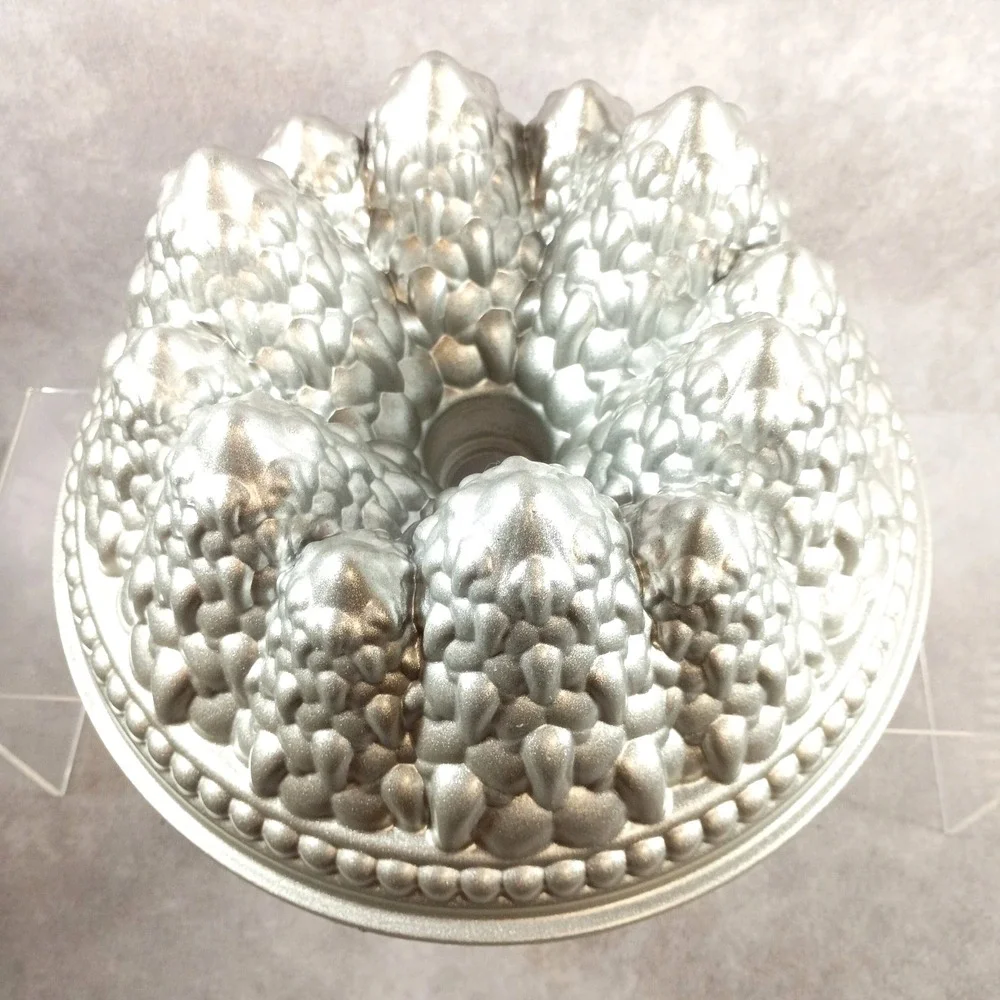Nordic Ware‎ Cast Aluminum Pine Forest Holiday Tree Bundt Cake Pan 9 Cups
